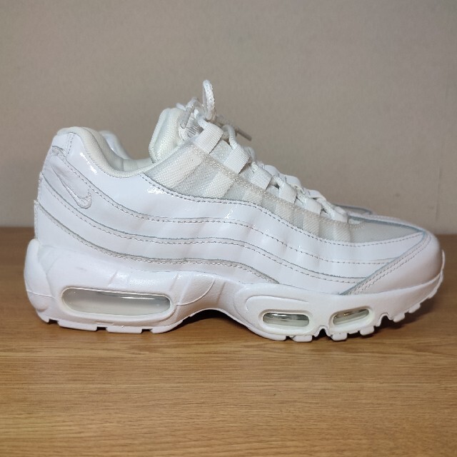 NIKE(ナイキ)の★極美品 大人気 NIKE AIR MAX 95 ALL WHITE レディースの靴/シューズ(スニーカー)の商品写真