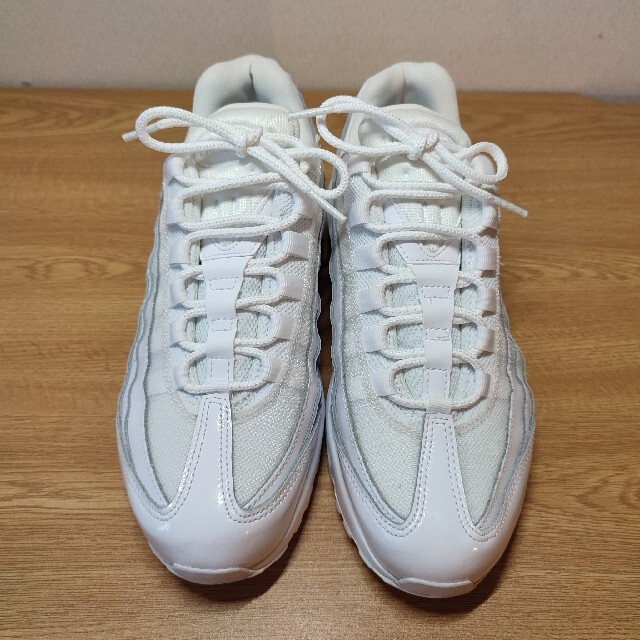 NIKE(ナイキ)の★極美品 大人気 NIKE AIR MAX 95 ALL WHITE レディースの靴/シューズ(スニーカー)の商品写真