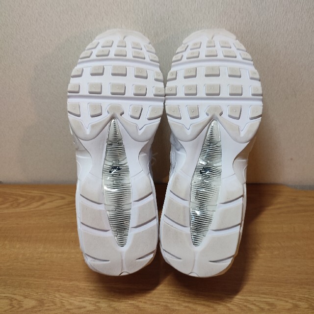 NIKE(ナイキ)の★極美品 大人気 NIKE AIR MAX 95 ALL WHITE レディースの靴/シューズ(スニーカー)の商品写真