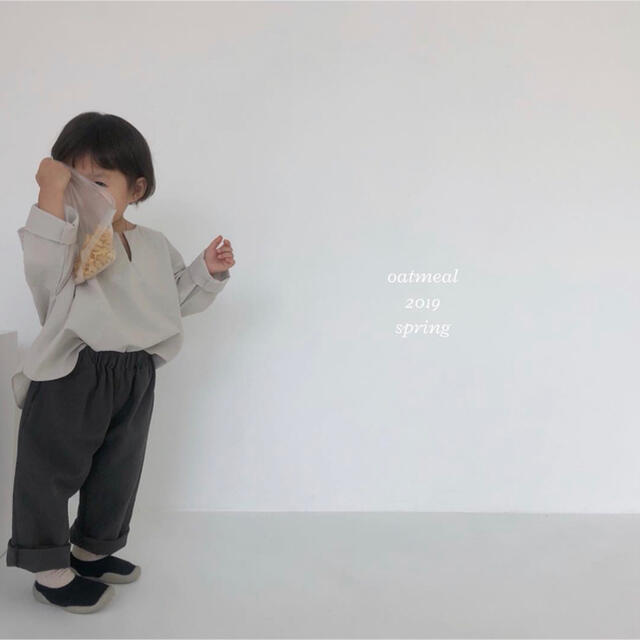 oatmeal スリットネックシャツ 韓国子供服 キッズ/ベビー/マタニティのキッズ服男の子用(90cm~)(ブラウス)の商品写真