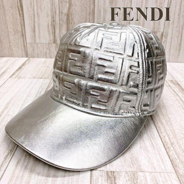 FENDI(フェンディ)のフェンディ キャップ ニッキーミナージュコラボ シルバー ズッカ レディースの帽子(キャップ)の商品写真