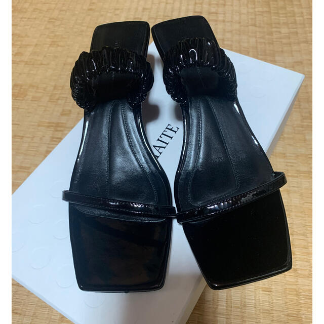 9/30迄の出品　　KHAITE  GEORGIA HEELED SANDAL レディースの靴/シューズ(サンダル)の商品写真