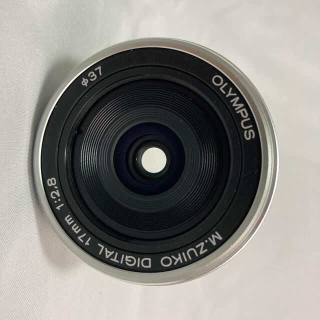 OLYMPUS(オリンパス)のOLYMPUS パンケーキレンズ M.ZUIKO 17mm F2.8 スマホ/家電/カメラのカメラ(レンズ(単焦点))の商品写真