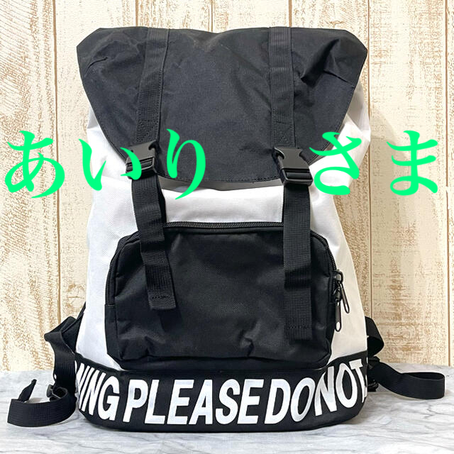 WEGO(ウィゴー)の❝【中古】ＷＥＧＯビックロゴリュック・ホワイト×ブラック❞ レディースのバッグ(リュック/バックパック)の商品写真