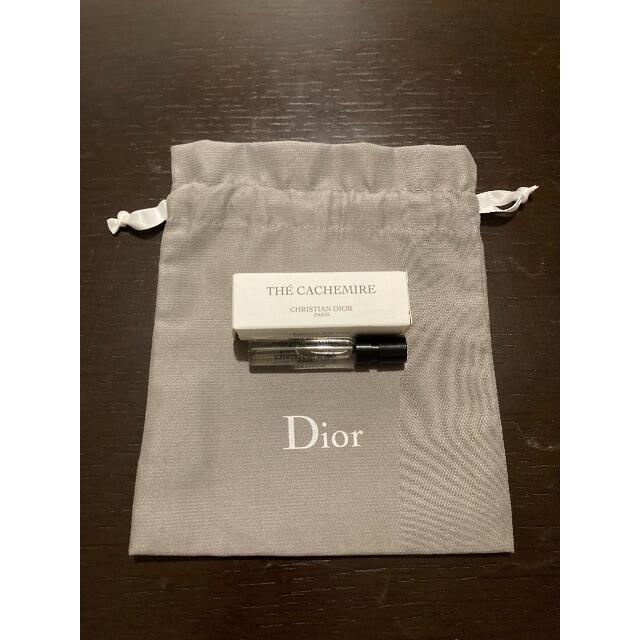 Christian Dior(クリスチャンディオール)の【未使用】Dior THE CACHEMIRE テ カシミア香水サンプル&巾着 コスメ/美容のベースメイク/化粧品(その他)の商品写真