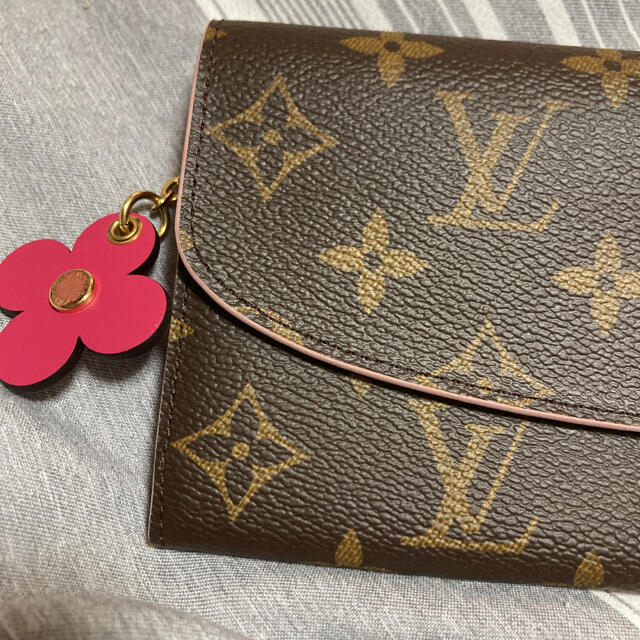 LOUIS VUITTON(ルイヴィトン)のルイ　ヴィトン　正規品　新品　エミリー　長財布　モノグラム　花　チャーム レディースのファッション小物(財布)の商品写真