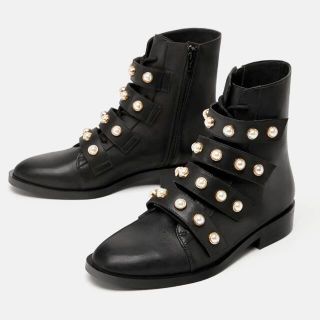 ザラ(ZARA)のZARA フェイクパール付き アンクルブーツ 38 ザラ(ブーツ)