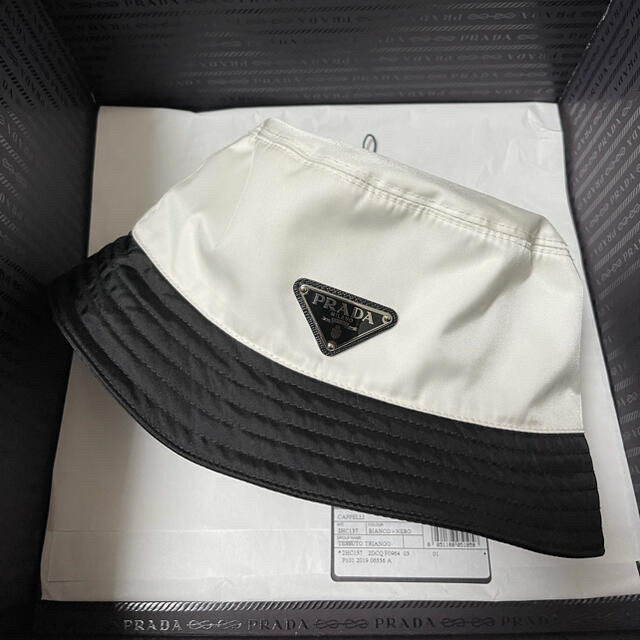 PRADA(プラダ)のprada farfetch限定 バケットハット バイカラー メンズの帽子(ハット)の商品写真