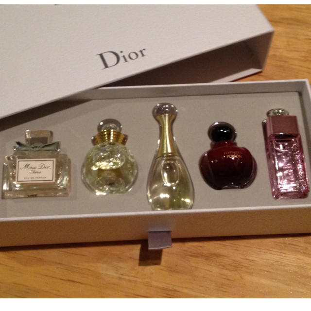 Dior - Dior🌟香水ミニボトルセットの通販 by しろ's shop｜ディオールならラクマ