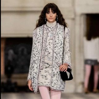 シャネル(CHANEL)のCHANEL ジャネル　今季　ツイード　ベスト(ベスト/ジレ)