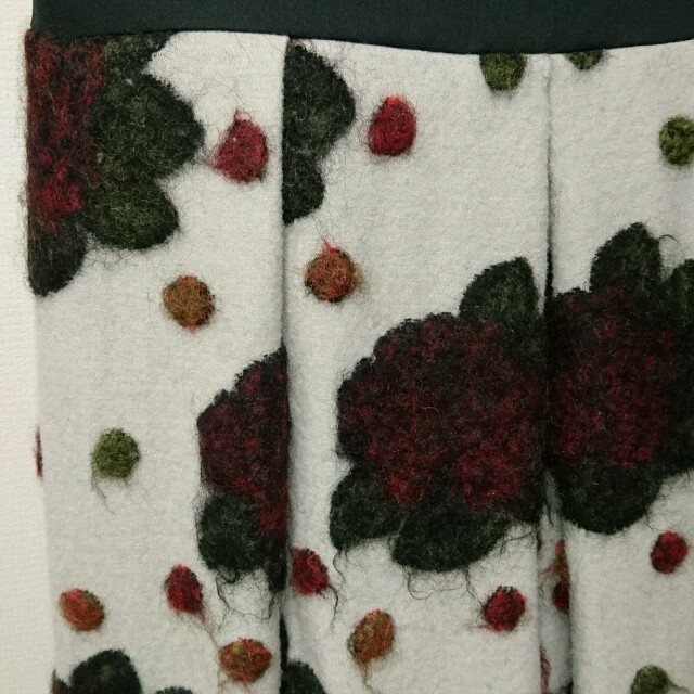 Lois CRAYON(ロイスクレヨン)のロイスクレヨン 花柄 冬ワンピース レディースのワンピース(ひざ丈ワンピース)の商品写真