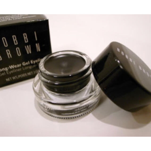 BOBBI BROWN(ボビイブラウン)の愛沢えみり愛用ロングウェアジェルアイライナー01黒美品 コスメ/美容のベースメイク/化粧品(アイライナー)の商品写真