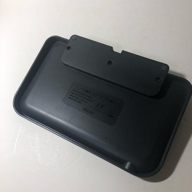 ニンテンドー3DS(ニンテンドー3DS)のNintendo 3DS LL 専用 充電台 エンタメ/ホビーのゲームソフト/ゲーム機本体(携帯用ゲーム機本体)の商品写真