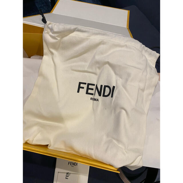 FENDI(フェンディ)のフェンディ  パック　ショッピングバック　スモール レディースのバッグ(ショルダーバッグ)の商品写真