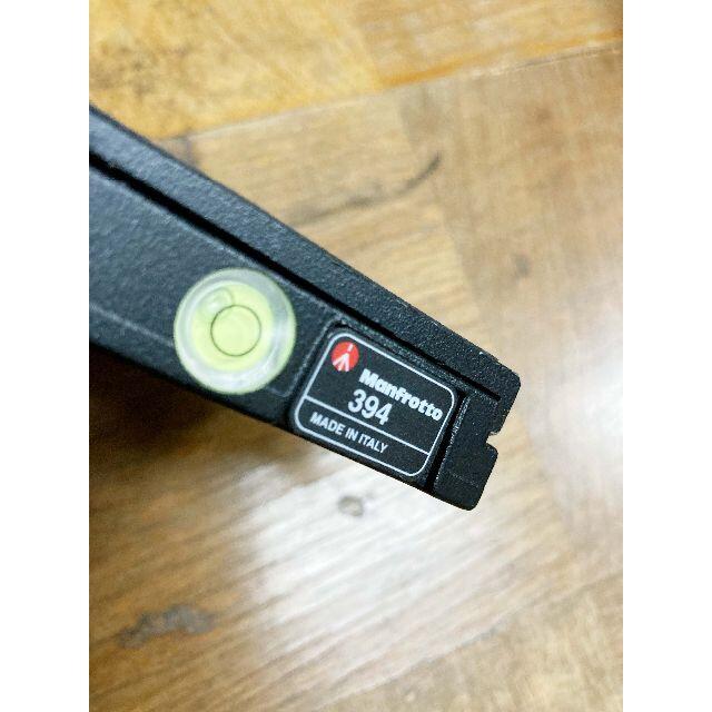 Manfrotto(マンフロット)のマンフロット クイックリリースアダプター 394 スマホ/家電/カメラのカメラ(ビデオカメラ)の商品写真