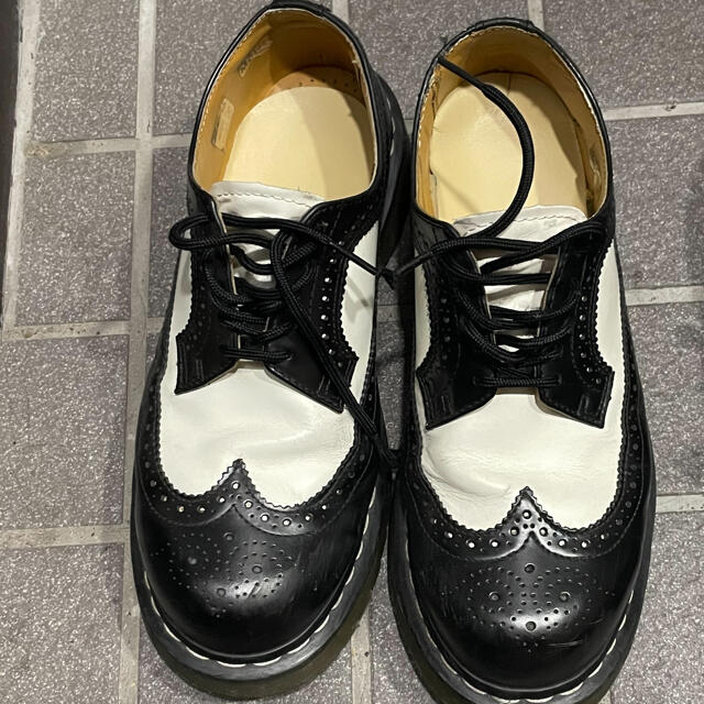 Dr.Martens(ドクターマーチン)のドクターマーチンの白黒コンビ メンズの靴/シューズ(ドレス/ビジネス)の商品写真