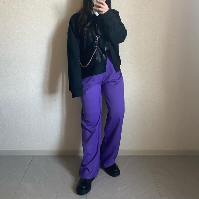 ZARA(ザラ)のパープルパンツ　紫パンツ　試着のみ レディースのパンツ(カジュアルパンツ)の商品写真