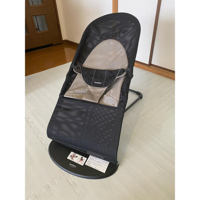 BABYBJORN(ベビービョルン)の【お値下げ】ベビービョルン　バウンサー　メッシュ　ブラック キッズ/ベビー/マタニティの寝具/家具(その他)の商品写真