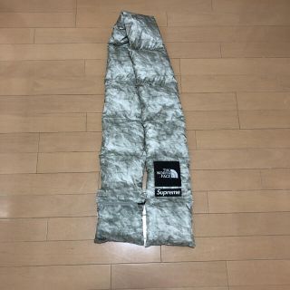 シュプリーム(Supreme)のSupreme TNF Paper Print Down Scarf(マフラー)