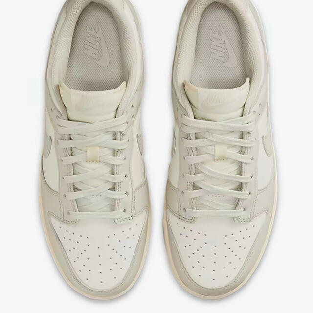 NIKE(ナイキ)のNIKE WMNS DUNK LOW "LIGHT BONE" レディースの靴/シューズ(スニーカー)の商品写真