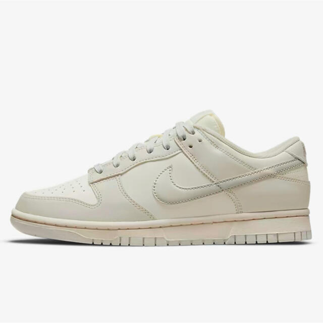 NIKE(ナイキ)のNIKE WMNS DUNK LOW "LIGHT BONE" レディースの靴/シューズ(スニーカー)の商品写真