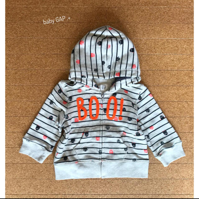 babyGAP(ベビーギャップ)のbaby 【超美品】GAPハロウィン限定『BOO!』パーカー12-18month キッズ/ベビー/マタニティのベビー服(~85cm)(カーディガン/ボレロ)の商品写真