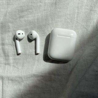 アップル(Apple)のAirPods 第一世代(ヘッドフォン/イヤフォン)