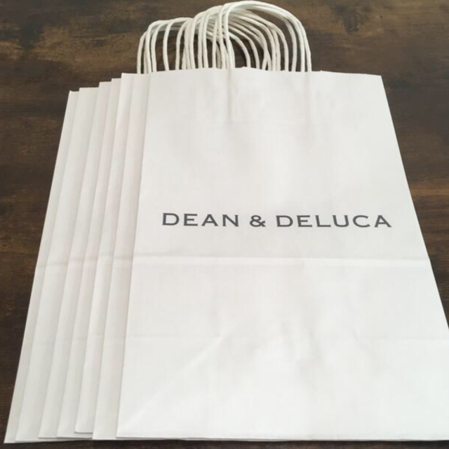 DEAN & DELUCA(ディーンアンドデルーカ)のディーンアンドデルーカ　紙袋7枚 レディースのバッグ(ショップ袋)の商品写真