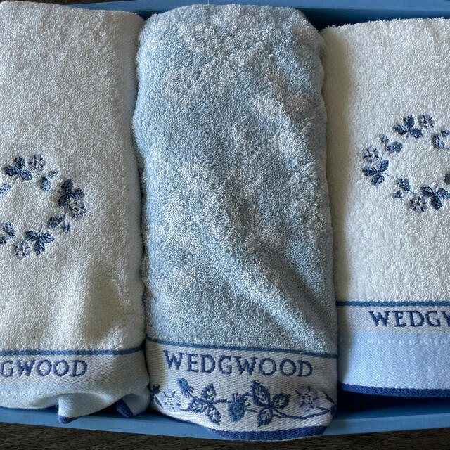 WEDGWOOD(ウェッジウッド)のウェッジウッド　フェイスタオル3枚セット インテリア/住まい/日用品の日用品/生活雑貨/旅行(タオル/バス用品)の商品写真