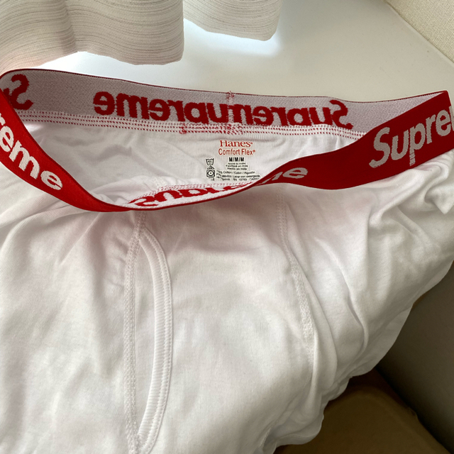 Supreme(シュプリーム)の【新品未使用/1枚バラ売り】Supreme×Hanes 白ボクサーパンツ　M メンズのアンダーウェア(ボクサーパンツ)の商品写真