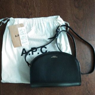 アーペーセー(A.P.C)のみーな様専用。A.P.C  ハーフムーン　ショルダーバッグ(ショルダーバッグ)