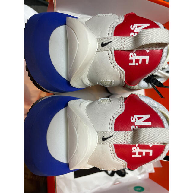 NIKE(ナイキ)の2020 NIKE × sacai Vaporwaffle 白 27cm メンズの靴/シューズ(スニーカー)の商品写真