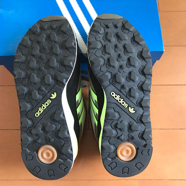 adidas(アディダス)のadidas ★ ulttech 24.5 ★ 白×カーキ レディースの靴/シューズ(スニーカー)の商品写真