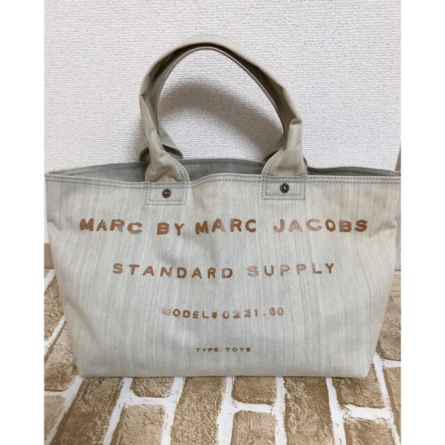 MARC BY MARC JACOBS(マークバイマークジェイコブス)のマークジェイコブス トートバッグ 薄デニム色 レディースのバッグ(トートバッグ)の商品写真