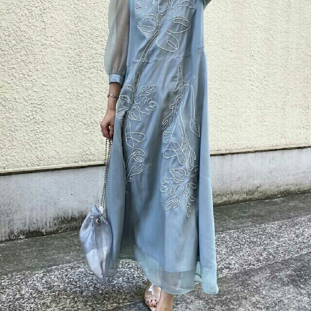 新品タグつき MEDI FOREST EMBROIDERY DRESS 新品タグつき MEDI FOREST EMBROIDERY DRESS