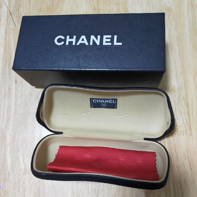 CHANEL(シャネル)のCHANEL メガネケース サングラス 箱　① レディースのファッション小物(サングラス/メガネ)の商品写真