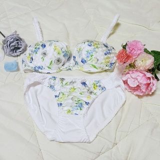 アンテシュクレ(intesucre)の新品未使用♡ブラ&ショーツセット(ブラ&ショーツセット)