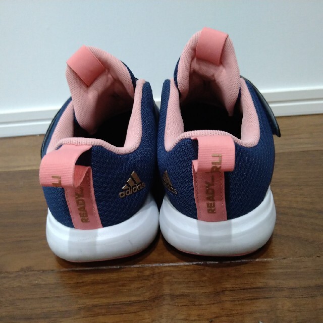 adidas(アディダス)のadidasスニーカー2足セット女の子用 キッズ/ベビー/マタニティのキッズ靴/シューズ(15cm~)(スニーカー)の商品写真