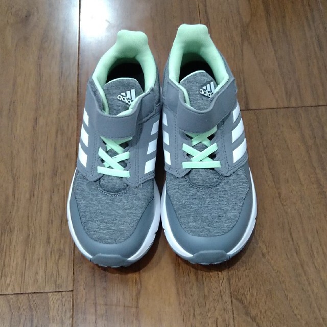 adidas(アディダス)のadidasスニーカー2足セット女の子用 キッズ/ベビー/マタニティのキッズ靴/シューズ(15cm~)(スニーカー)の商品写真