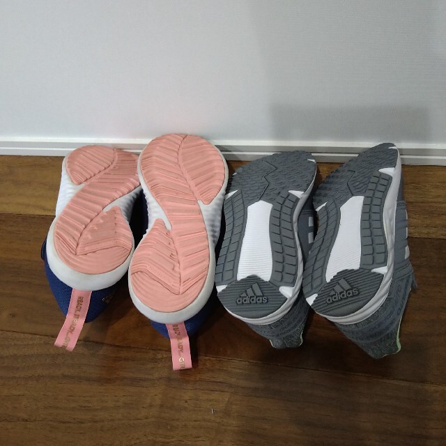 adidas(アディダス)のadidasスニーカー2足セット女の子用 キッズ/ベビー/マタニティのキッズ靴/シューズ(15cm~)(スニーカー)の商品写真