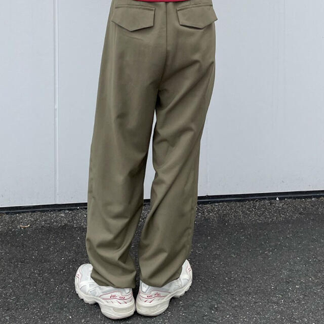 ok.soon ハイウエストテーパードスラックスkhaki レディースのパンツ(カジュアルパンツ)の商品写真