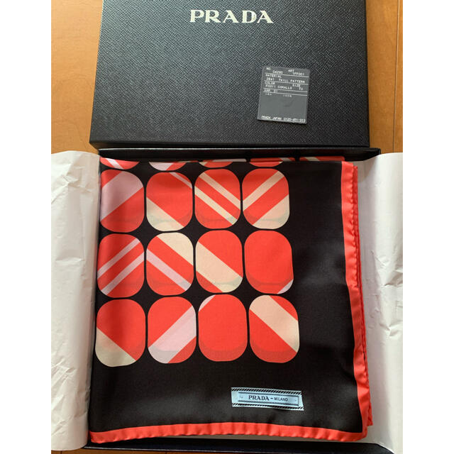 PRADA(プラダ)のPRADAスカーフ　新品未使用 レディースのファッション小物(バンダナ/スカーフ)の商品写真