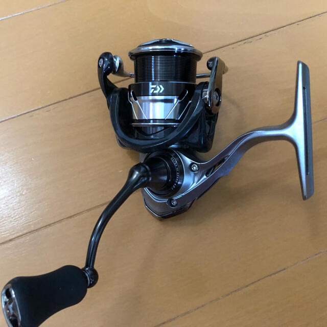 DAIWA(ダイワ)のダイワ　18カルディアLT 2000S-XH スポーツ/アウトドアのフィッシング(リール)の商品写真