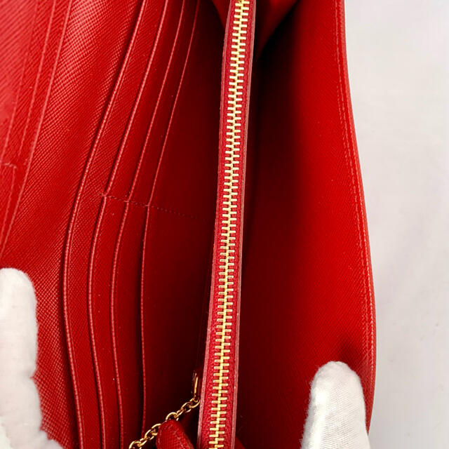 PRADA(プラダ)の【極美品】プラダ サフィアーノ ゴールドライン メタルバー 長財布 赤 箱付き レディースのファッション小物(財布)の商品写真