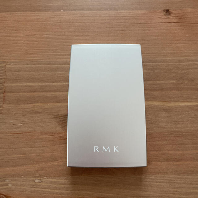 RMK(アールエムケー)のRMK シルクフィット フェイスパウダー 01 コスメ/美容のベースメイク/化粧品(フェイスパウダー)の商品写真