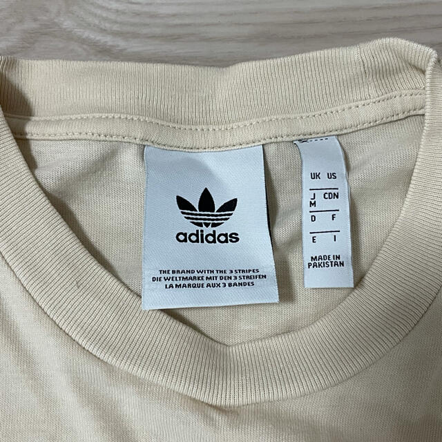 adidas(アディダス)のadidas tシャツ　アイボリー　Mサイズ レディースのトップス(Tシャツ(半袖/袖なし))の商品写真