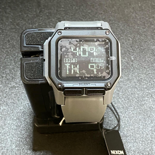 新品未使用 NIXON REGULUS レグルス A11803175