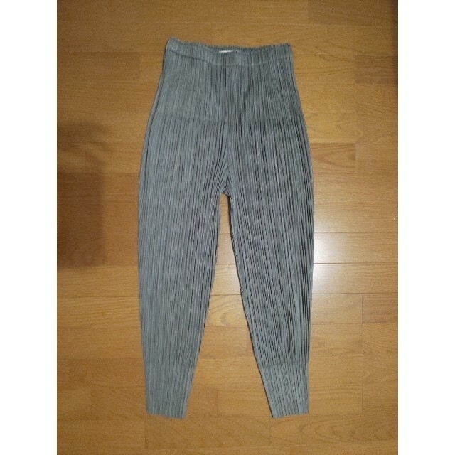 未使用 プリーツプリーズ ISSEY MIYAKE パンツ 未使用 プリーツプリーズ ISSEY MIYAKE パンツ