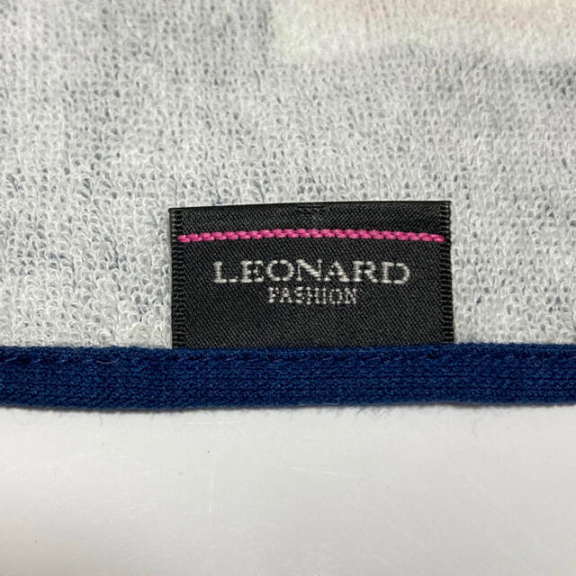 LEONARD(レオナール)のLEONARD　タオルハンカチ　レオナール　大判　ハンドタオル　未使用　カレ90 レディースのファッション小物(ハンカチ)の商品写真