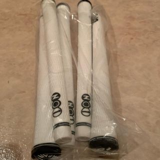 ナンバーワングリップ(NO1 GRIP)の5 ピース/セット no1 白と黒ゴルフグリップ WHITE AND BLACK(その他)